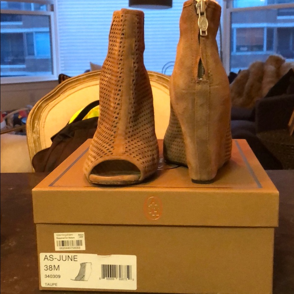 Ash Wedge Sandal